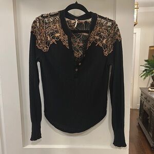 FREE PEOPLE EASY BREEZY HENLEY SHIRT SIZE M *EUC